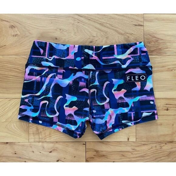 Fleo HTF Holographic Print Original Shorts Size Small 2.5 - Picture 1 of 3